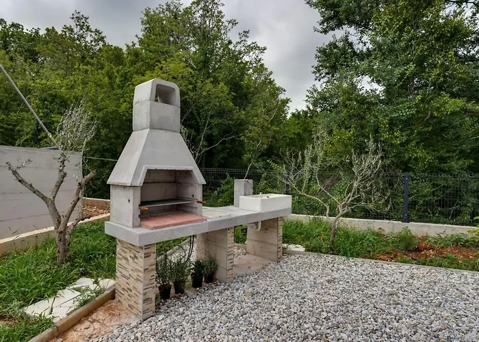 Holiday home Lavanda Mit Garten- Grill Und Terrasse By Interhome