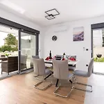 Lavanda Mit Garten- Grill Und Terrasse By Interhome * Risika