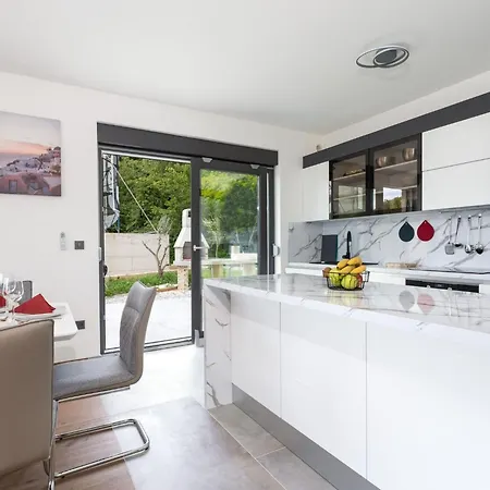 Holiday home Lavanda Mit Garten- Grill Und Terrasse By Interhome