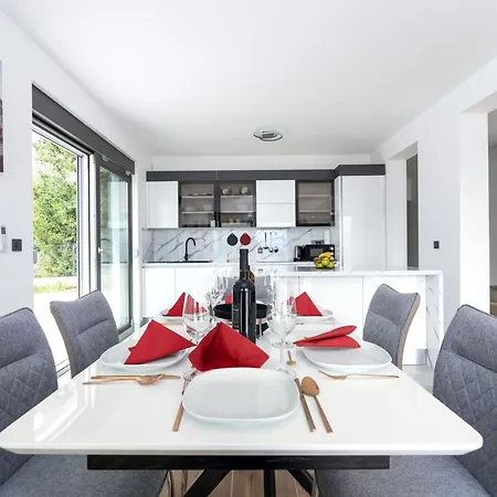 Lavanda Mit Garten- Grill Und Terrasse By Interhome * Risika